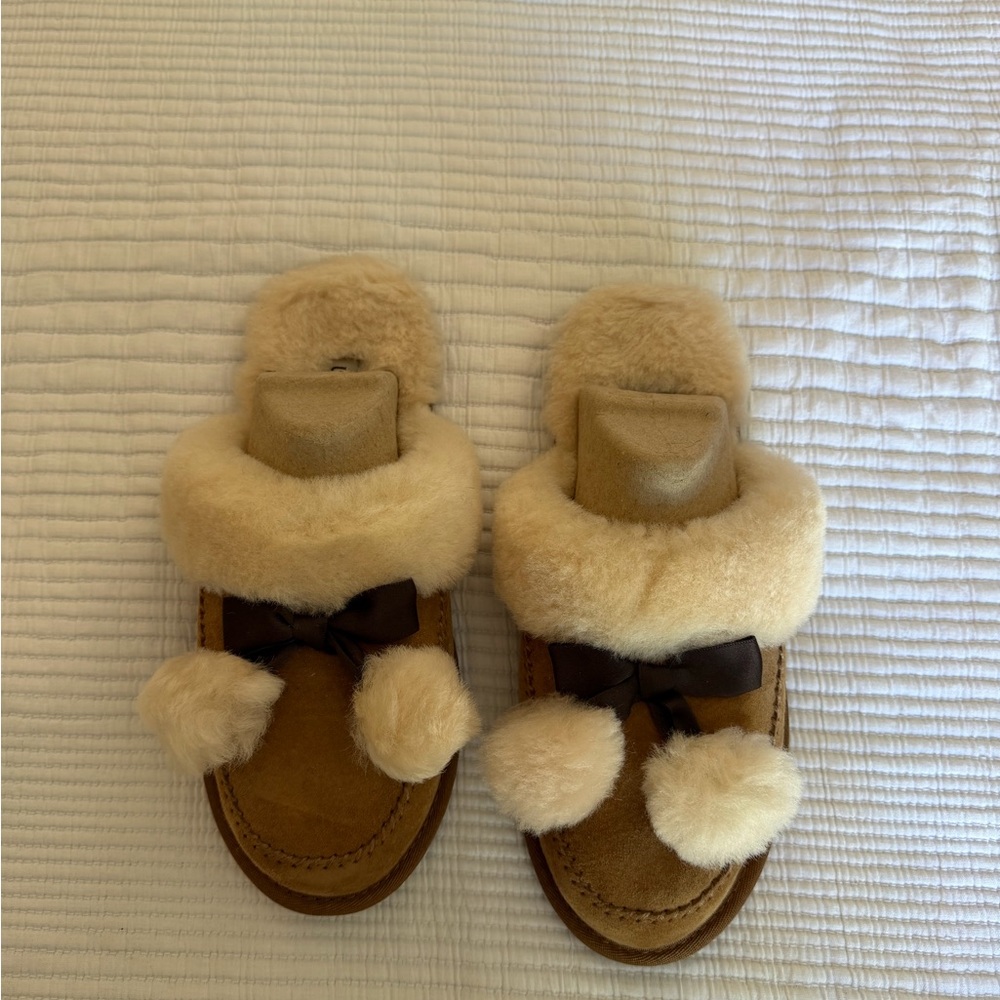 UGG Womens, size 7, Chestnut Pom Pom Shearling Slippers